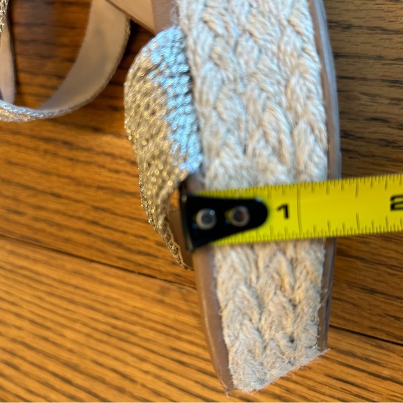 Fergalicious Gold Metallic Jute 4 1/4” Wedge Platform Heels Sandals Size 9 - Picture 8 of 12